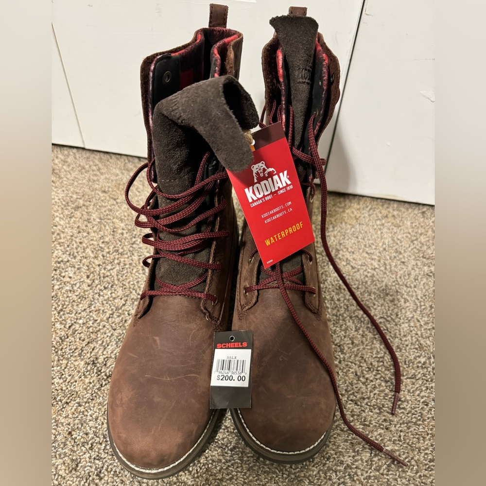 Women's Kodiak 8" Bralorne 200G Composite Toe Waterproof Boots Size 9